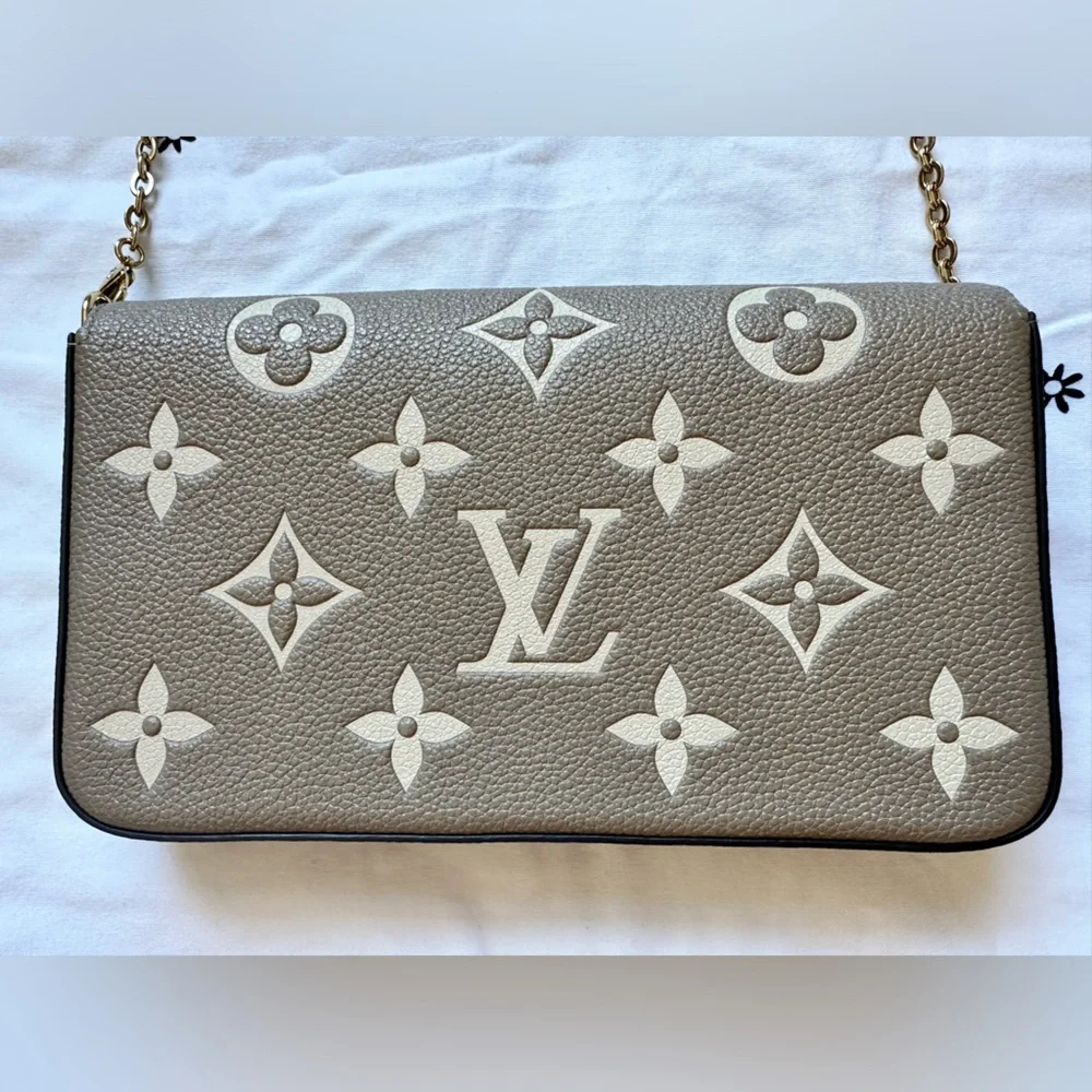 Felicia Pochette LOUIS VUITTON (in dove/cream) - Picture 7 of 12